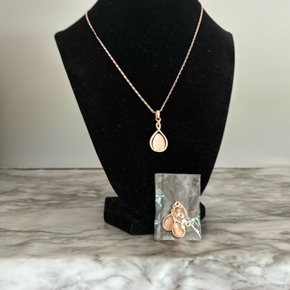 Jewelry - Rose gold color set with pink stones
